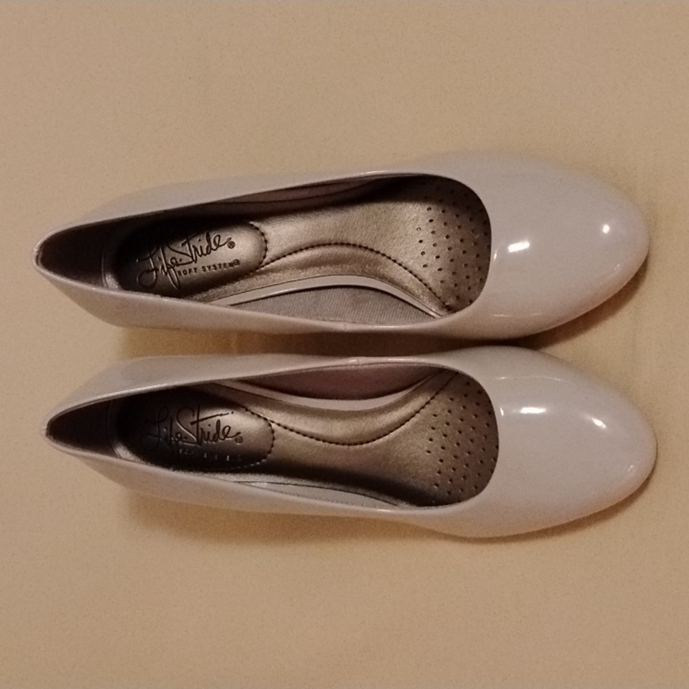 Life Stride Parigi Pumps Taupe Size 7 1/2 Wide NIB - Picture 3 of 5